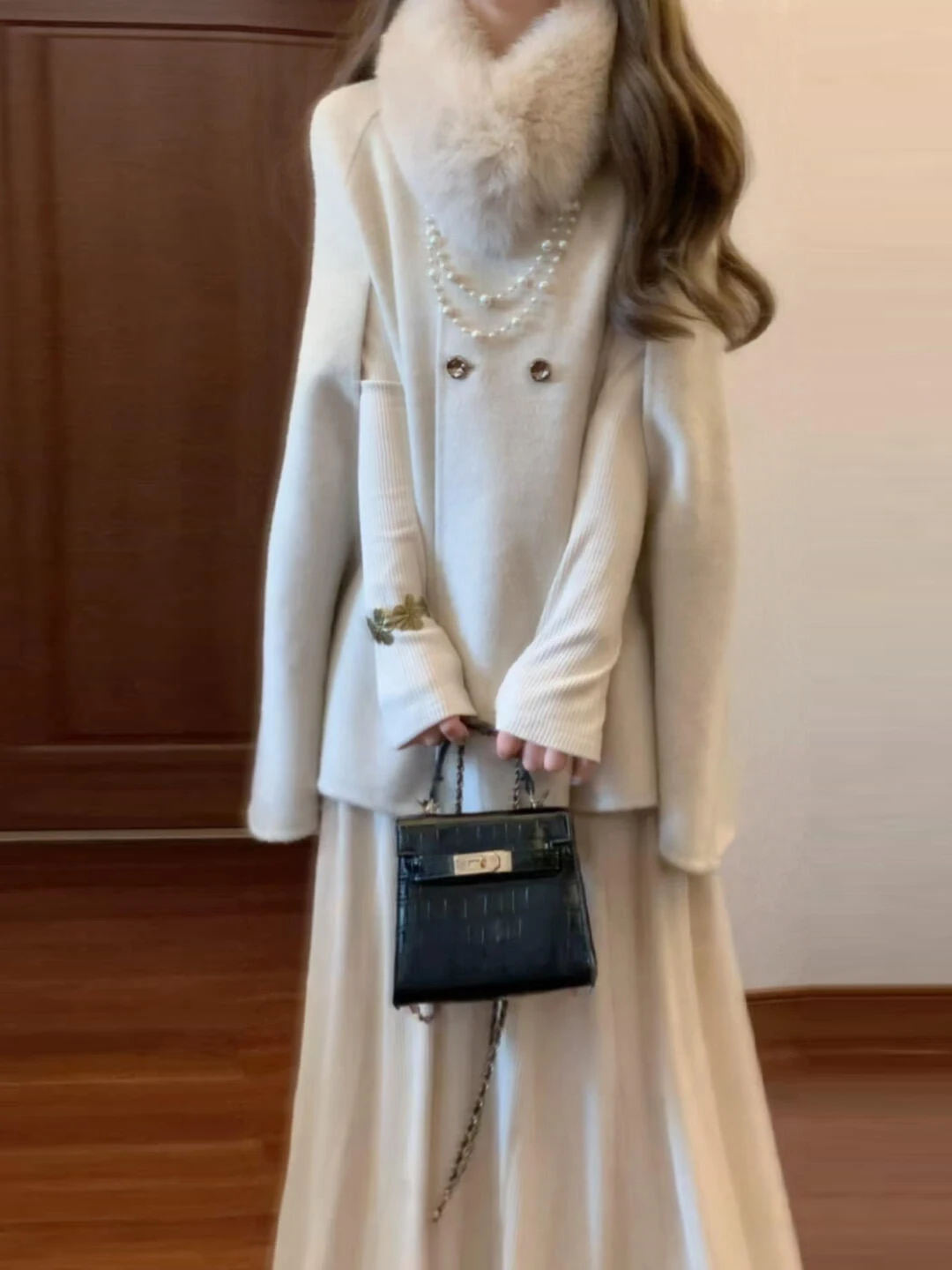 Unique Short Woolen Coat Elegant Rich Girl Style Korean Version Loose Fit Long Sleeve Stand Collar One Button Pure Color Wint...
Unique Short Woolen Coat Elegant Rich Girl Style Korean Version Loose Fit Long Sleeve Stand Collar One Button Pure Color Wint...