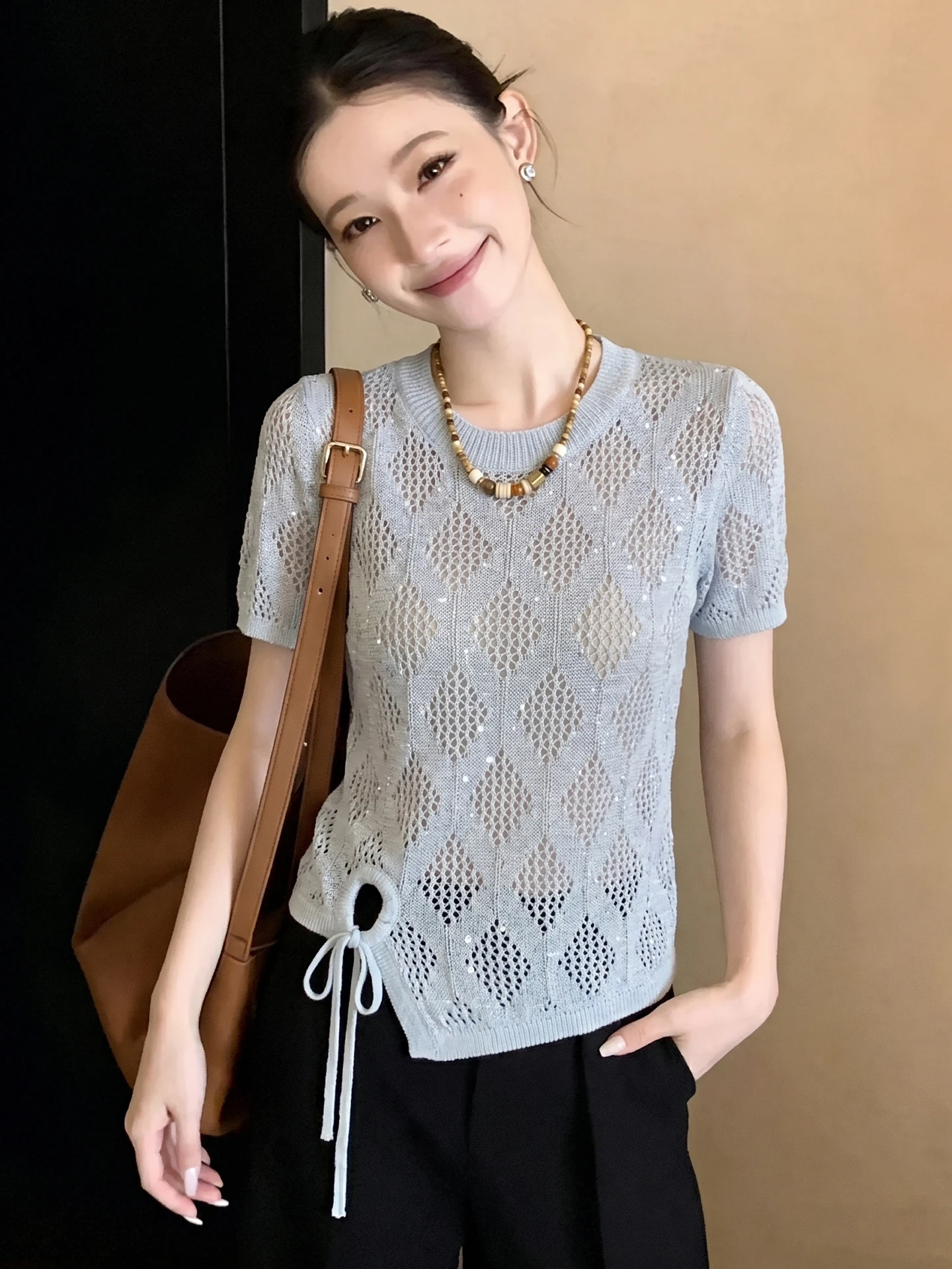 Fashionable Korean Style Knitted Hollow out Top with Belt Summer Design Sensation Unique Elegant Versatile Women's Clothing
Fashionable Korean Style Knitted Hollow out Top with Belt Summer Design Sensation Unique Elegant Versatile Women's Clothing