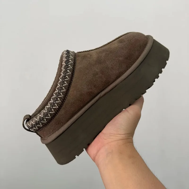 Designer Slippers Snow Boots for Women Winter with Plush and Thick Low Top Boots Hairy Thick Soled Warm Cotton Shoes
Designer Slippers Snow Boots for Women Winter with Plush and Thick Low Top Boots Hairy Thick Soled Warm Cotton Shoes