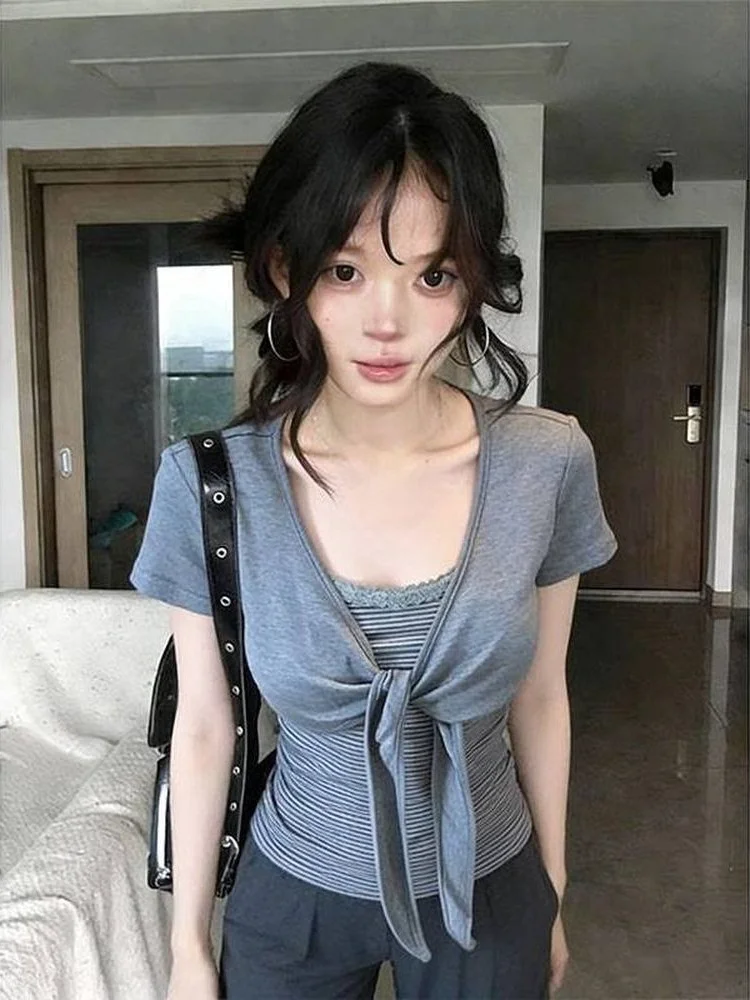 Summer Slim Fit Short Sleeve T-Shirt Women's American Splice Knot Fake Two-Piece Correct Shoulder Spicy Girl Style V-Neck Top
Summer Slim Fit Short Sleeve T-Shirt Women's American Splice Knot Fake Two-Piece Correct Shoulder Spicy Girl Style V-Neck Top