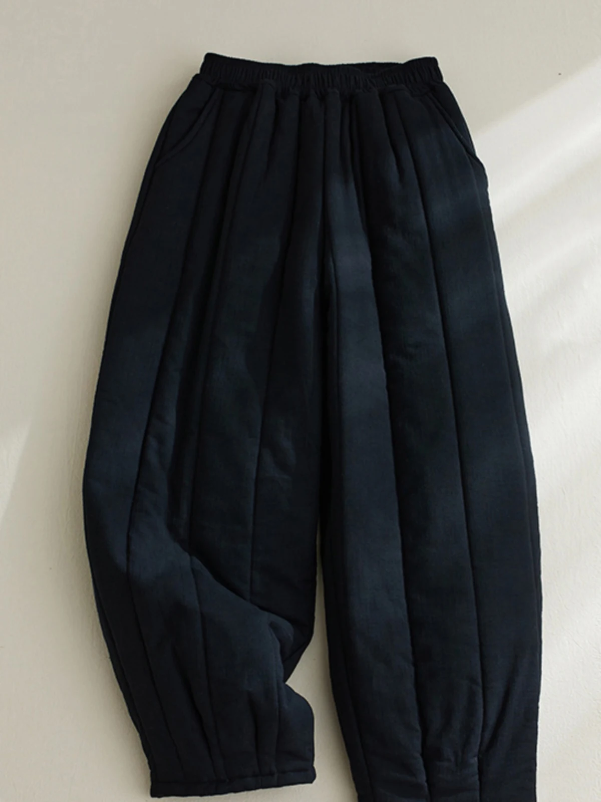 Vintage Solid Color Cotton Padded Thicken Women Casual Pants Winter Elastic Waist Loose Pockets Literary Simple Female Trousers
Vintage Solid Color Cotton Padded Thicken Women Casual Pants Winter Elastic Waist Loose Pockets Literary Simple Female Trousers