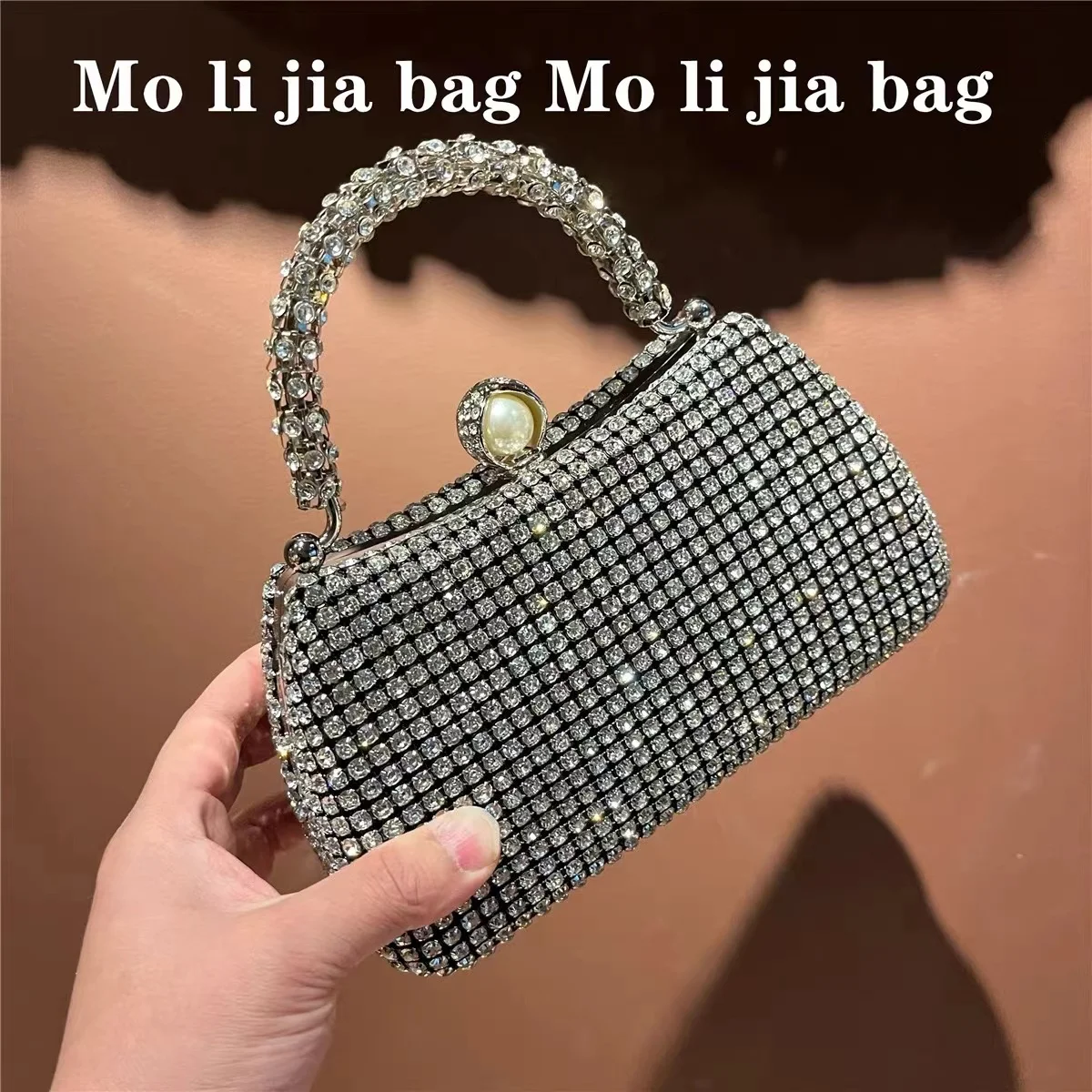 Luxury Bling Metal Handle Women Handbag Crystal Shiny Rhinestones Diamond Evening Bag Wedding Party Clutch Purse Crossbody Bag
Luxury Bling Metal Handle Women Handbag Crystal Shiny Rhinestones Diamond Evening Bag Wedding Party Clutch Purse Crossbody Bag