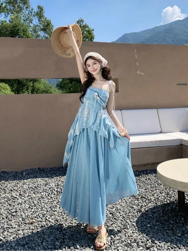 Vacation Style Two-Piece Set with Halter Top And Skirt Unique Beautiful Summer Outfit Travel Theme Women's Fashion Ensemble
Vacation Style Two-Piece Set with Halter Top And Skirt Unique Beautiful Summer Outfit Travel Theme Women's Fashion Ensemble