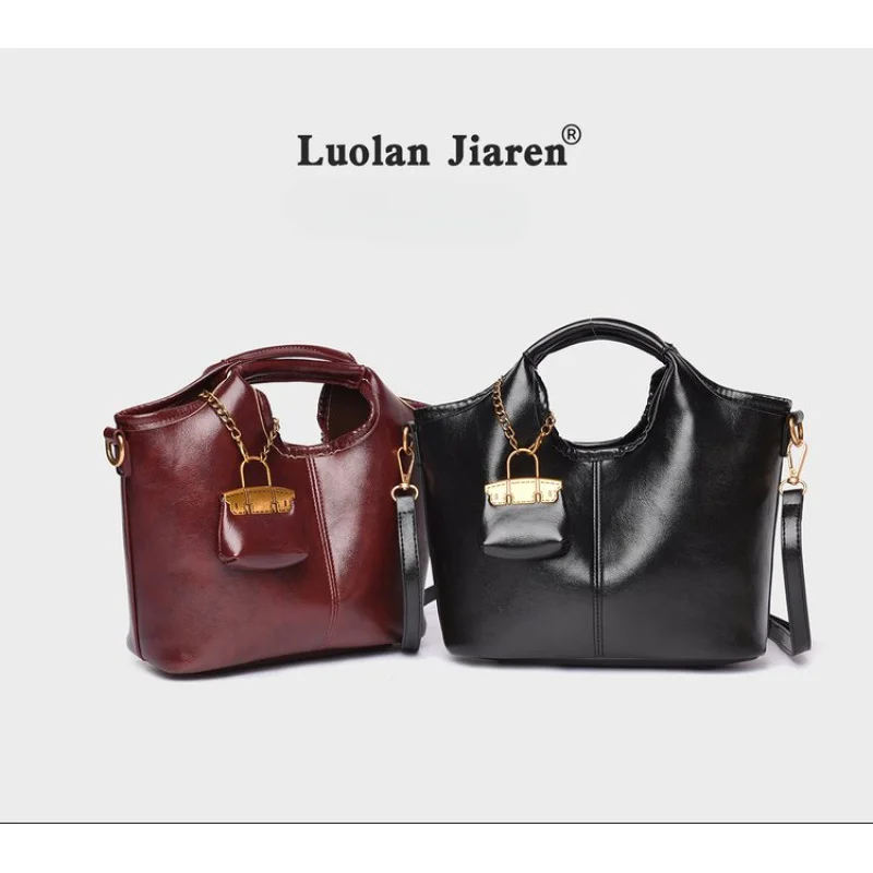 Весна 2025 года, модная женская сумка-мессенджер из искусственной кожи с клапаном и несколькими карманами, рабочая сумка на плечо для поездок на работу
Весна 2025 года, модная женская сумка-мессенджер из искусственной кожи с клапаном и несколькими карманами, рабочая сумка на плечо для поездок на работу