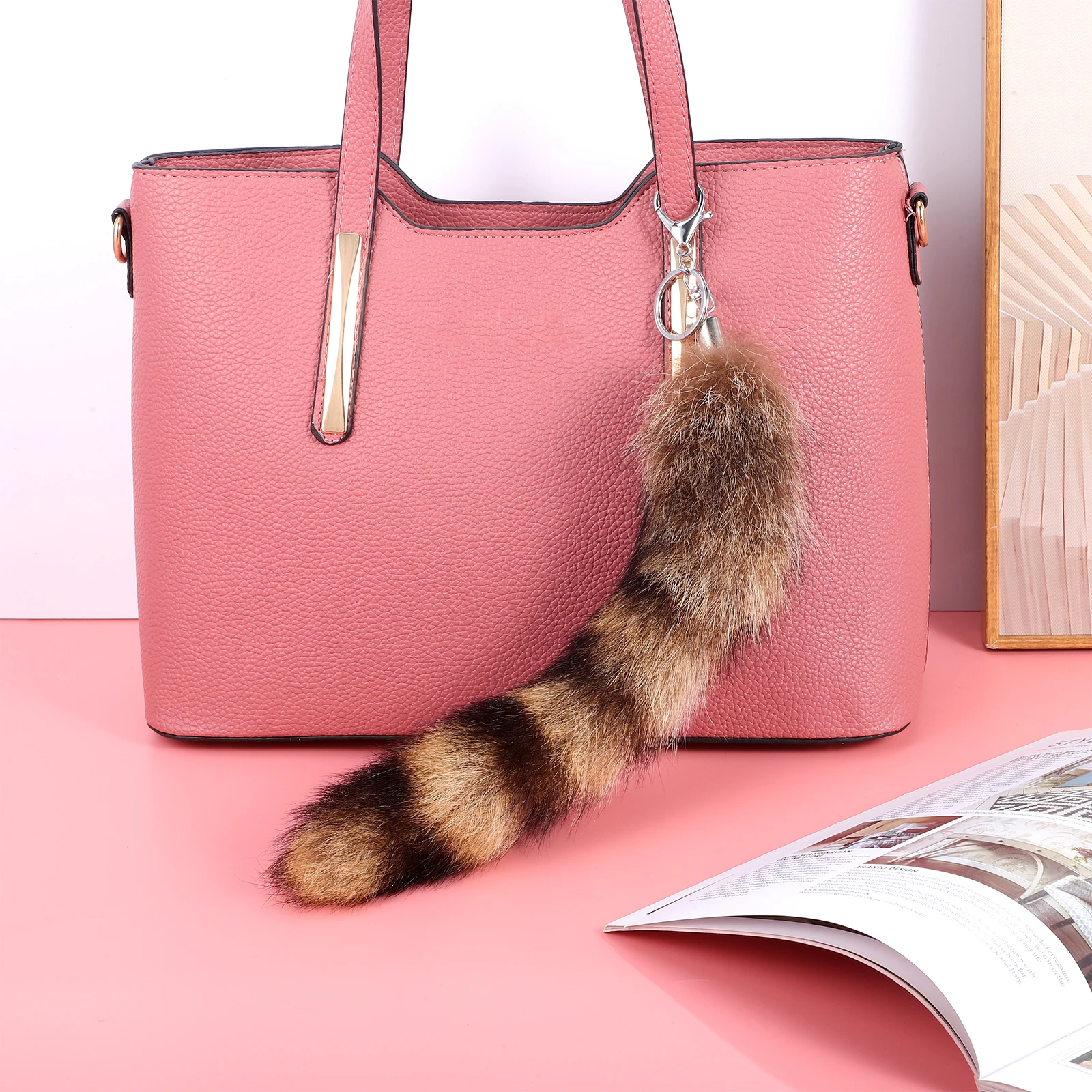 American Raccoon Faux Car Bag Accessories Raccoon Tail Keychain Stuffed Keychain Unique Design Handbag Decor
American Raccoon Faux Car Bag Accessories Raccoon Tail Keychain Stuffed Keychain Unique Design Handbag Decor