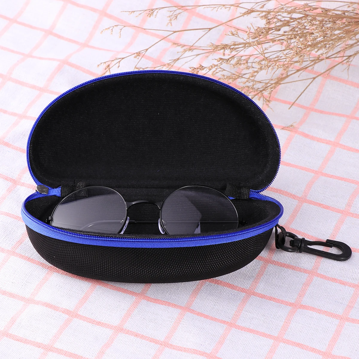 Oval glasses case Sunglasses box Eyeglasses box Canvas glasses case Glasses storage box
Oval glasses case Sunglasses box Eyeglasses box Canvas glasses case Glasses storage box