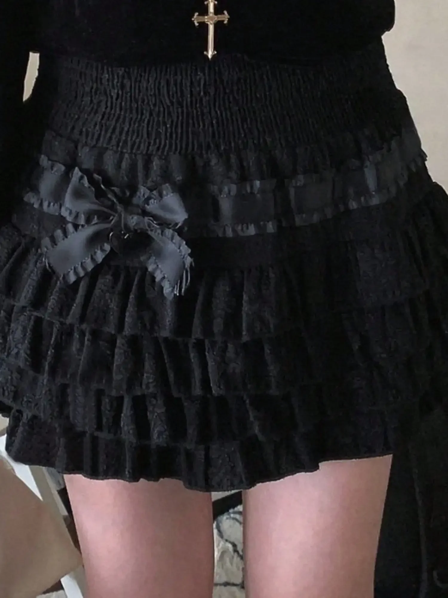 Women's Y2K Ruffle Hem Lolita Mini Skirts Cute High Waist Side Bow Layered A-Line Skirts Short Skirts Streetwear
Women's Y2K Ruffle Hem Lolita Mini Skirts Cute High Waist Side Bow Layered A-Line Skirts Short Skirts Streetwear