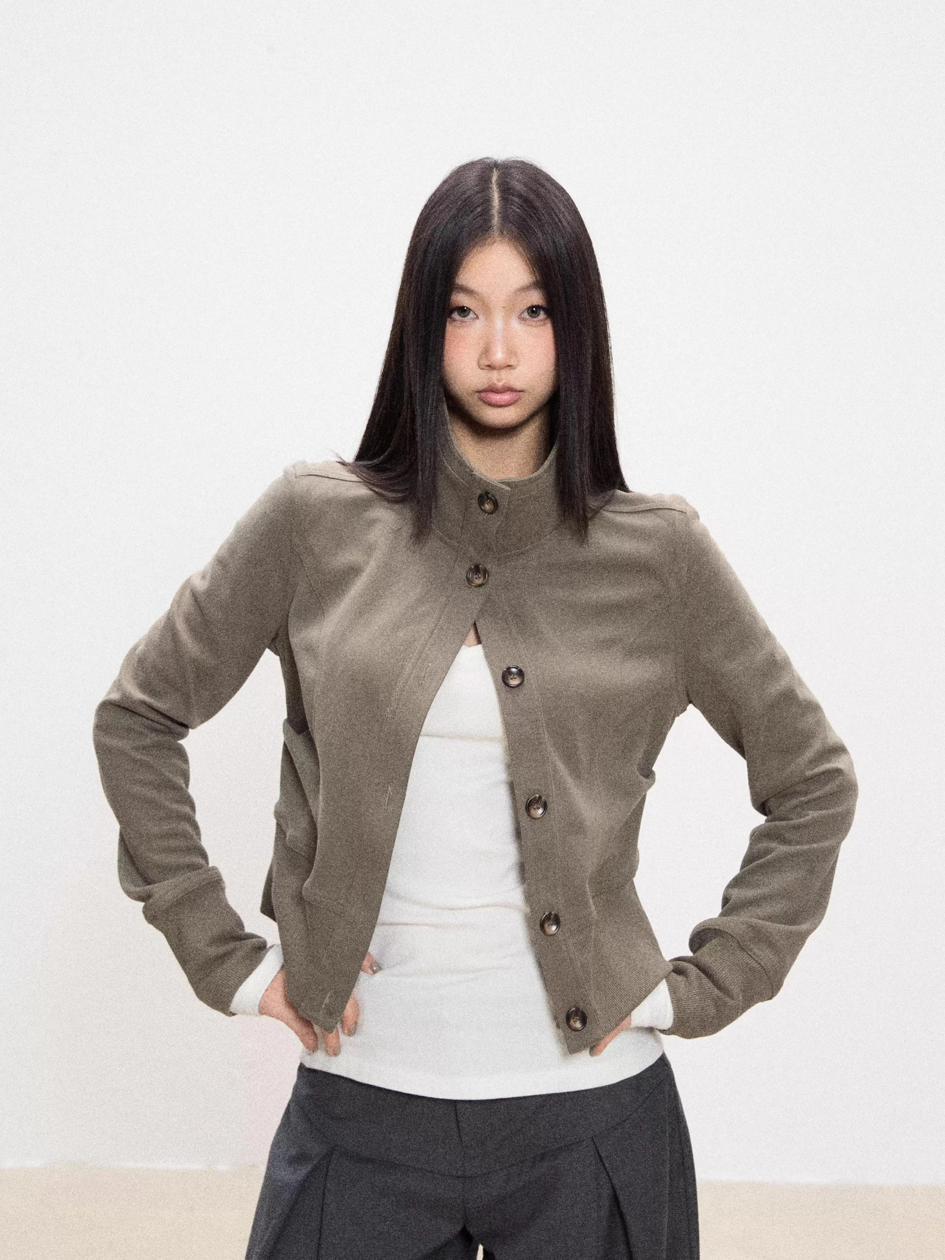 Женская новинка 2025, осенняя облегающая короткая и утягивающая повседневная универсальная куртка
Женская новинка 2025, осенняя облегающая короткая и утягивающая повседневная универсальная куртка