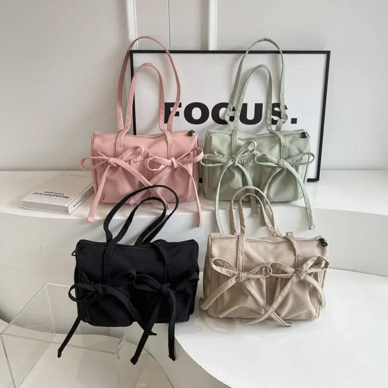 2024 New Korean Bow Nylon Shoulder Bag Folded Large Capacity Commuter Women's Handbag Fashionable and Sweet Design Tote Bag
2024 New Korean Bow Nylon Shoulder Bag Folded Large Capacity Commuter Women's Handbag Fashionable and Sweet Design Tote Bag