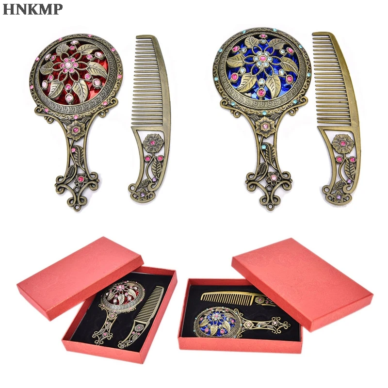 DSHOU226 Women Chic Retro Vintage pocket Mirror Compact Makeup Mirrors Comb Set Hand Make Up Bronze Hollowed-Out Make Up
DSHOU226 Women Chic Retro Vintage pocket Mirror Compact Makeup Mirrors Comb Set Hand Make Up Bronze Hollowed-Out Make Up