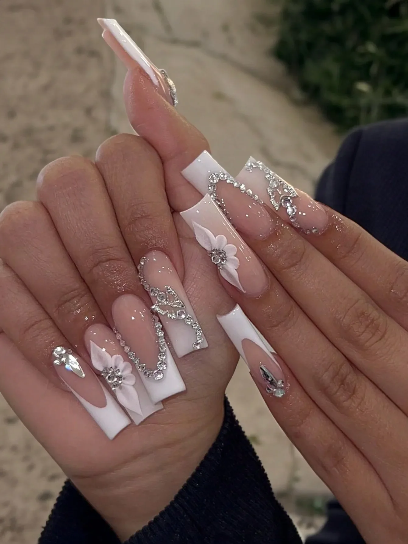 24pcs Rectangle Adhesive Nail Stickers, White French 3D Butterfly Crystal Decor, Camellia Pattern, White Ombre False Nails, Nail Art Supplies For Women And Girls
24pcs Rectangle Adhesive Nail Stickers, White French 3D Butterfly Crystal Decor, Camellia Pattern, White Ombre False Nails, Nail Art Supplies For Women And Girls