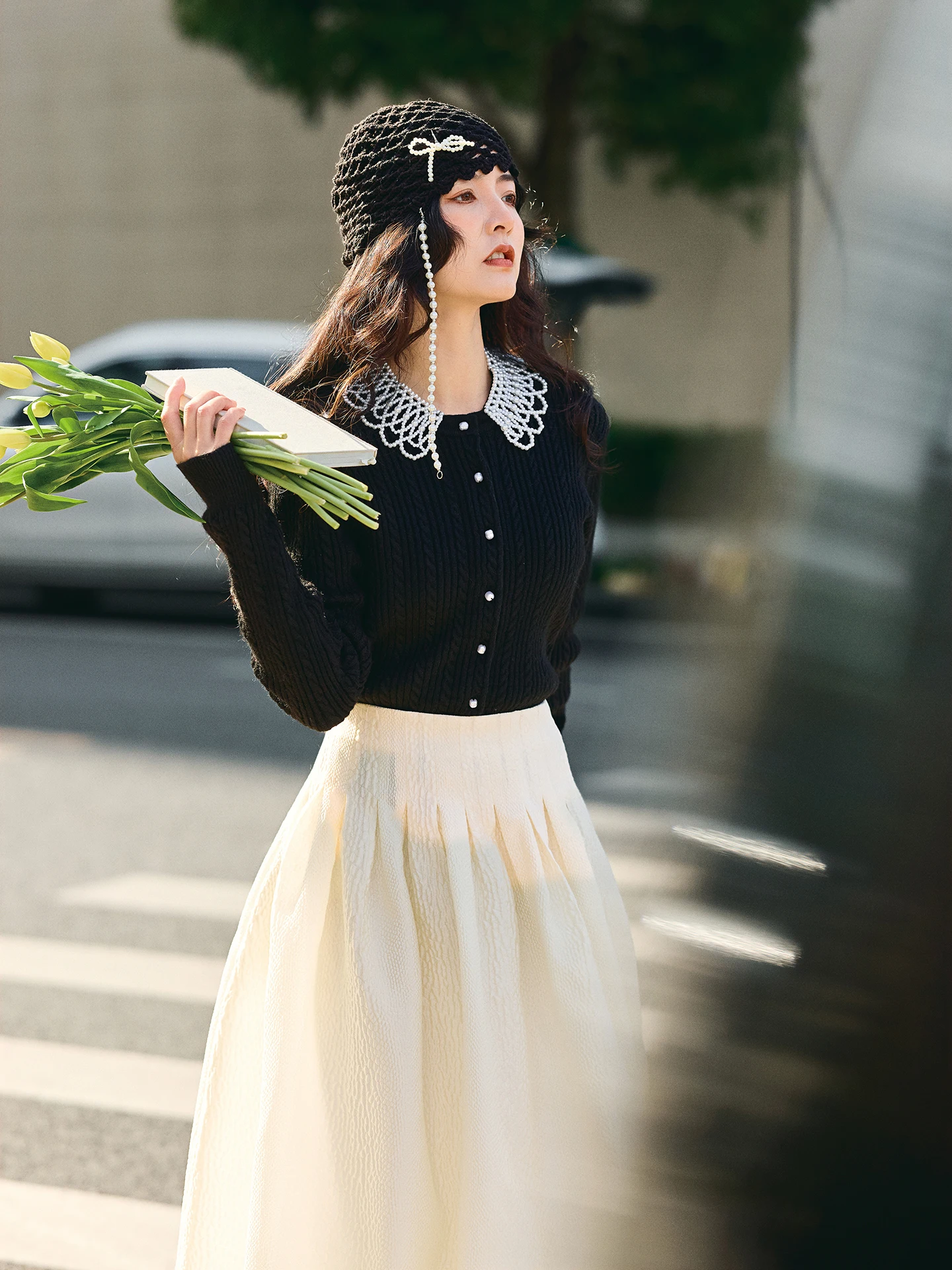 Miu Sle Little Princ Heavy Work Pearl Doll Collar Hollow out Design Bla Thin Striped Knitted Sweater Cardigan
Miu Sle Little Princ Heavy Work Pearl Doll Collar Hollow out Design Bla Thin Striped Knitted Sweater Cardigan