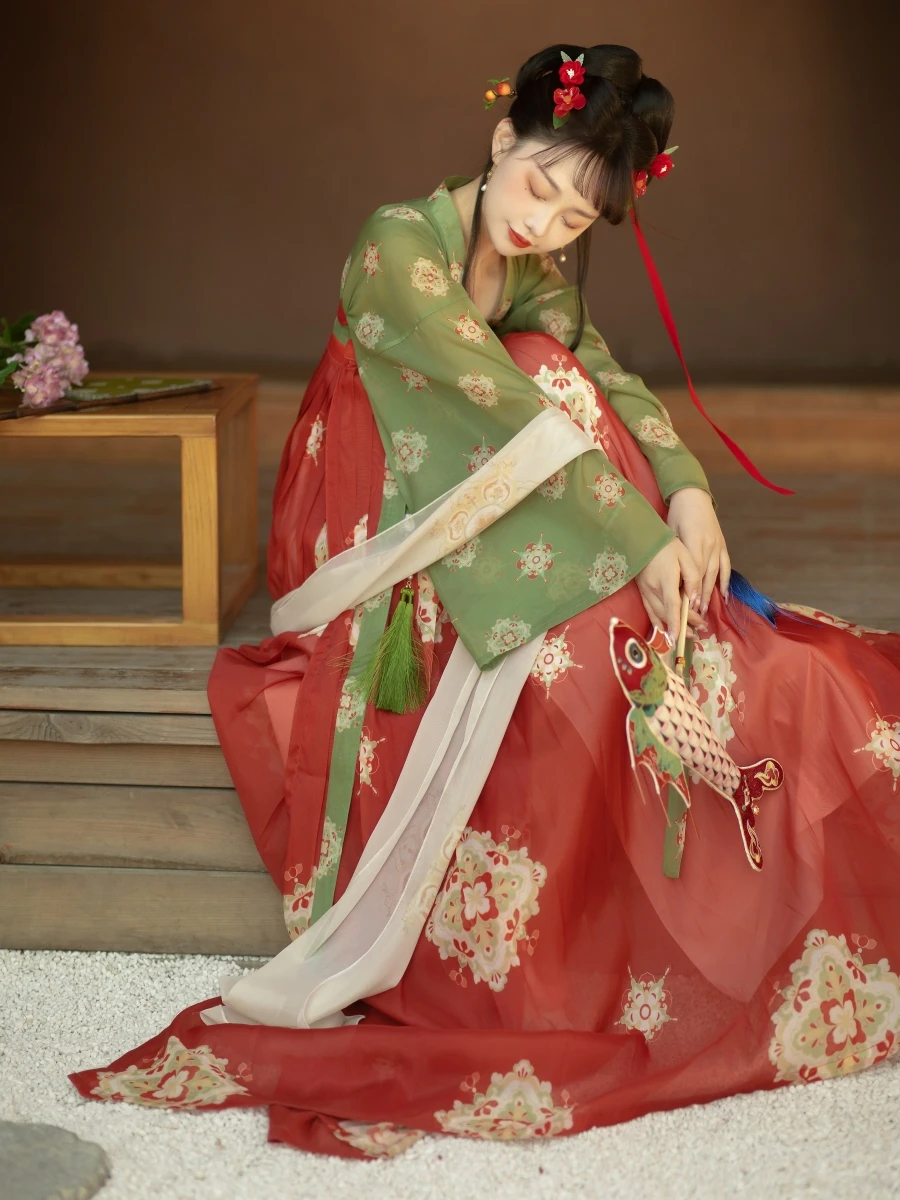 Оригинальная женская юбка длиной до груди Hanfu Tang Dynas, весенняя прогулочная повседневная струящаяся юбка феи, полиэфирное волокно 00%
Оригинальная женская юбка длиной до груди Hanfu Tang Dynas, весенняя прогулочная повседневная струящаяся юбка феи, полиэфирное волокно 00%