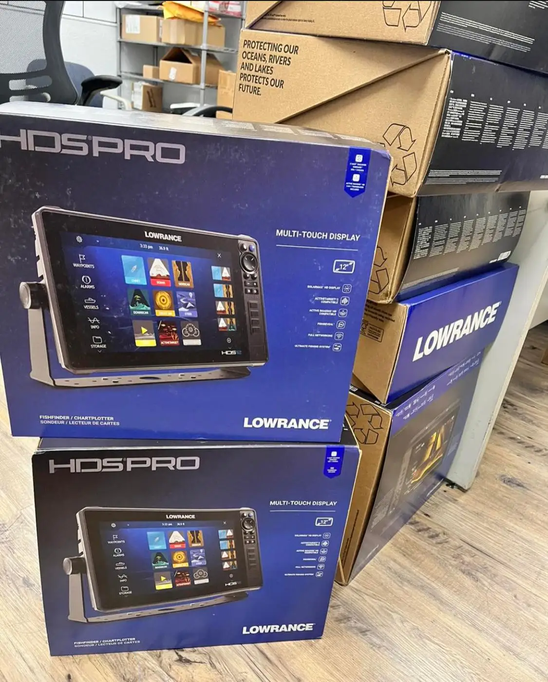 TOP SALES Lowrances HDS-12 Live Fish Finder with Active Imaging 3-in-1 Transom Mount Transducer C-MAP Pro Chart!
TOP SALES Lowrances HDS-12 Live Fish Finder with Active Imaging 3-in-1 Transom Mount Transducer C-MAP Pro Chart!