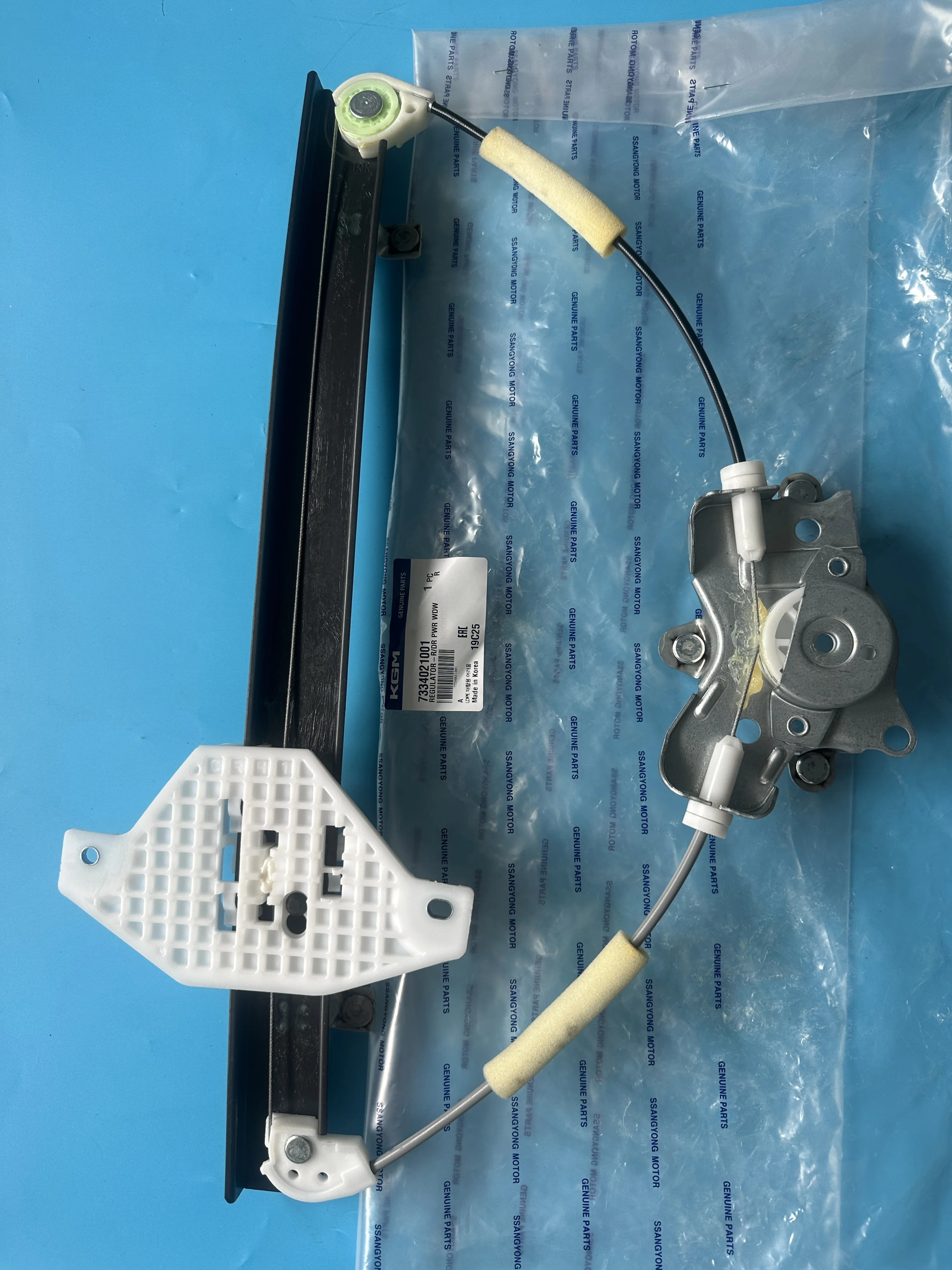 Genuine Rear Door Power Window Regulator Right RH 7334021001 For Ssangyong Rodius/Stavic
Genuine Rear Door Power Window Regulator Right RH 7334021001 For Ssangyong Rodius/Stavic