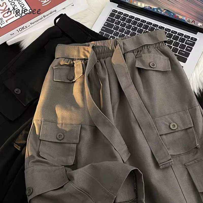 Summer Cargo Shorts Men Breathable Multi Pockets Baggy Japanese Style Elastic Waist Harajuku Leisure Joggers Techwear Retro Ins
Summer Cargo Shorts Men Breathable Multi Pockets Baggy Japanese Style Elastic Waist Harajuku Leisure Joggers Techwear Retro Ins