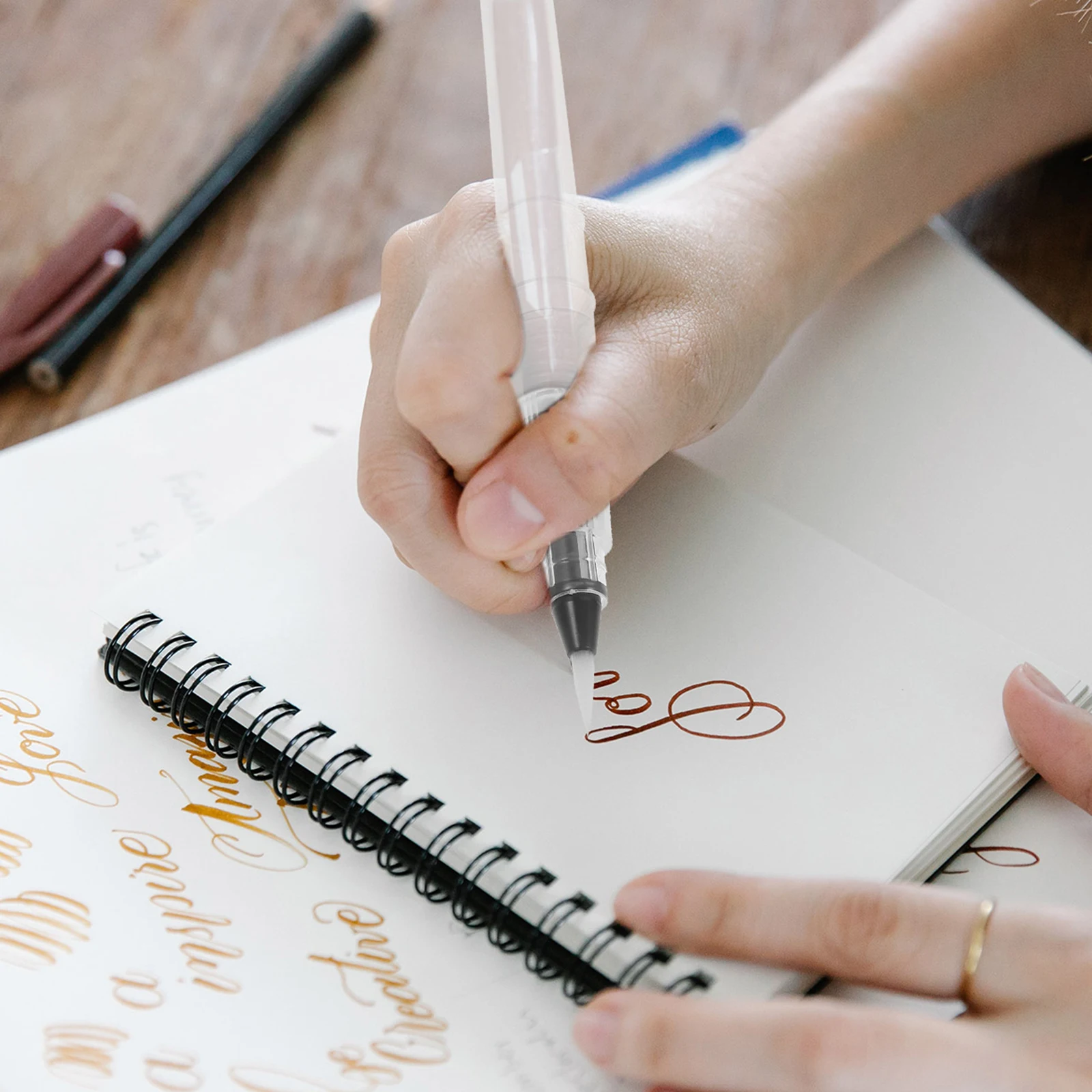 6Pcs Watercolor Brush Set Refillable Easy Clean Leakproof Portable Precision Tips for Detailed Line Work and Smooth Washes
6Pcs Watercolor Brush Set Refillable Easy Clean Leakproof Portable Precision Tips for Detailed Line Work and Smooth Washes