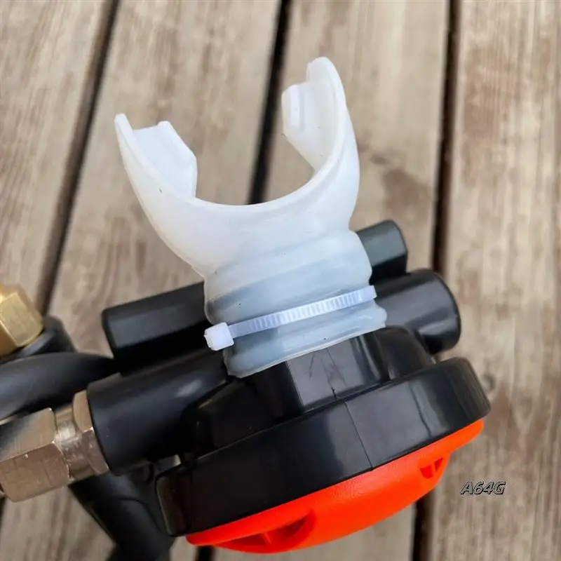 Professional Diving Respirator: Second Stage 126 Bite Mouthpiece And Spare Regulator
Professional Diving Respirator: Second Stage 126 Bite Mouthpiece And Spare Regulator