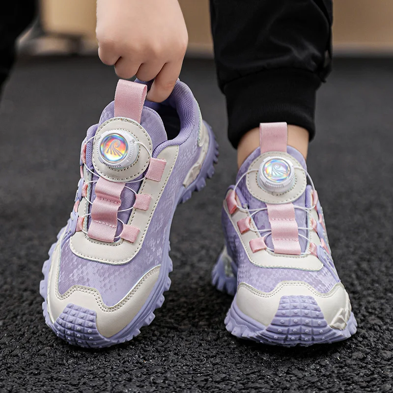 Children's casual sports shoes breathable mesh running shoes boys and girls light walking training shoes.
Children's casual sports shoes breathable mesh running shoes boys and girls light walking training shoes.