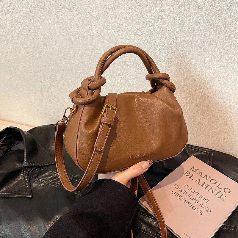 Spring and summer 2025 new retro chain crossbody women handbag luxury design pleated hand-held dumpling bag
Spring and summer 2025 new retro chain crossbody women handbag luxury design pleated hand-held dumpling bag