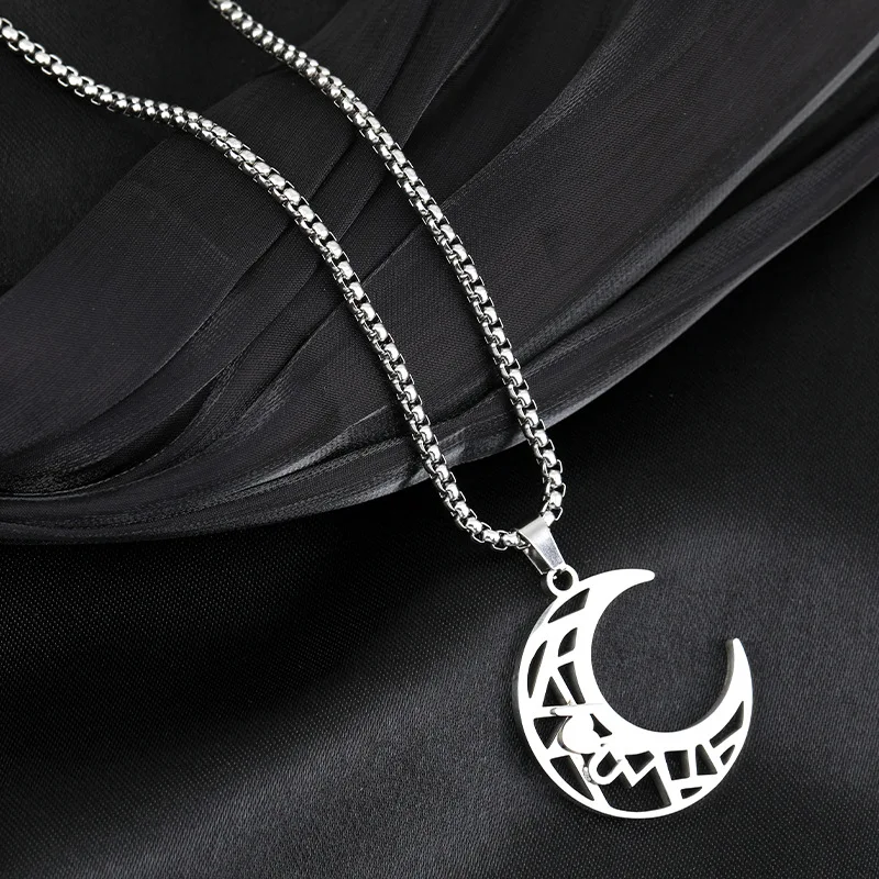 This is a patchwork pendant of the sun and moon for both men and women, a titanium-steel couple necklace of the sun and moon
This is a patchwork pendant of the sun and moon for both men and women, a titanium-steel couple necklace of the sun and moon