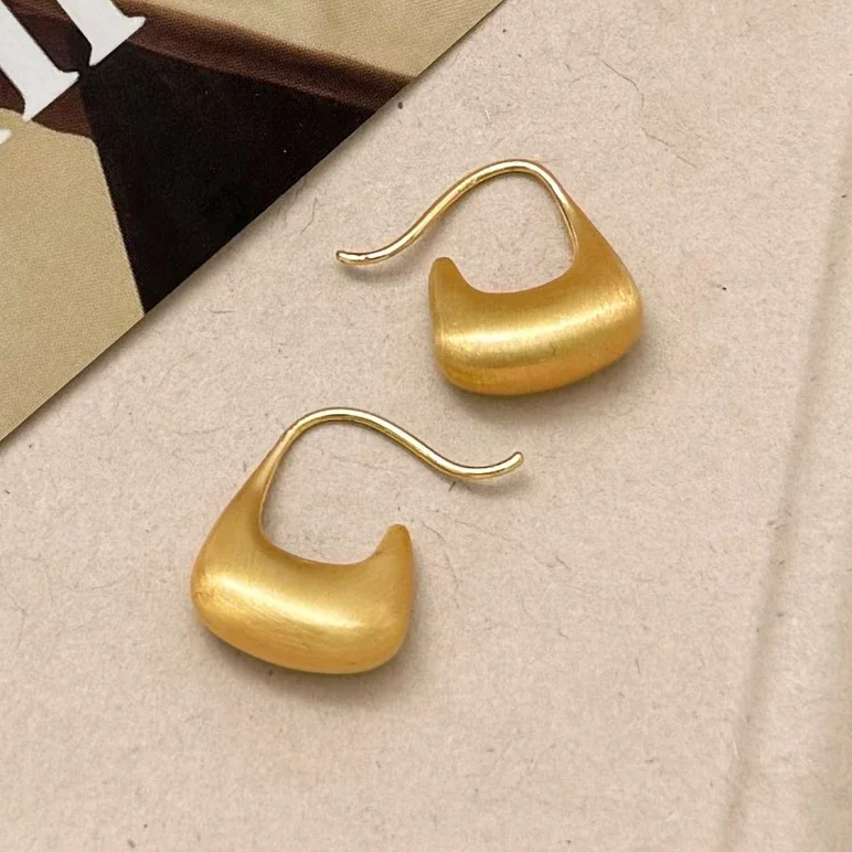 Real 925 Sterling Silver 18K Gold Brushed Geometric Stud Earrings for Women Minimalist Trendy Fine Jewelry Accessories
Real 925 Sterling Silver 18K Gold Brushed Geometric Stud Earrings for Women Minimalist Trendy Fine Jewelry Accessories