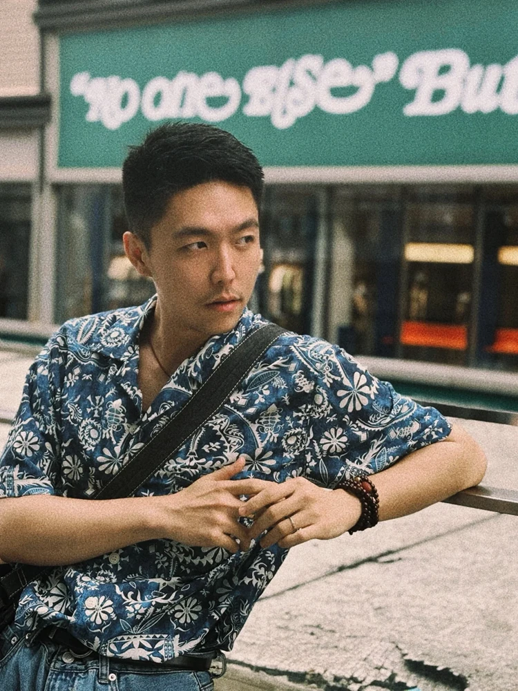 Retro Hong Kong Style Cuban Collar Floral Shirt Men's Summer Fashion Short Sleeve Breathable Lightweight Polyester Casual Shirt
Retro Hong Kong Style Cuban Collar Floral Shirt Men's Summer Fashion Short Sleeve Breathable Lightweight Polyester Casual Shirt