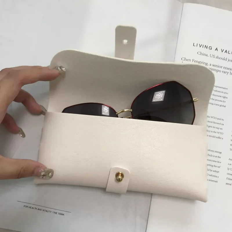 New Fashion Portable Sunglasses Box Bag Glasses Case Women Leather Soft Glasses Bag Accessories Eyeglasses Case Sunglasses Box
New Fashion Portable Sunglasses Box Bag Glasses Case Women Leather Soft Glasses Bag Accessories Eyeglasses Case Sunglasses Box