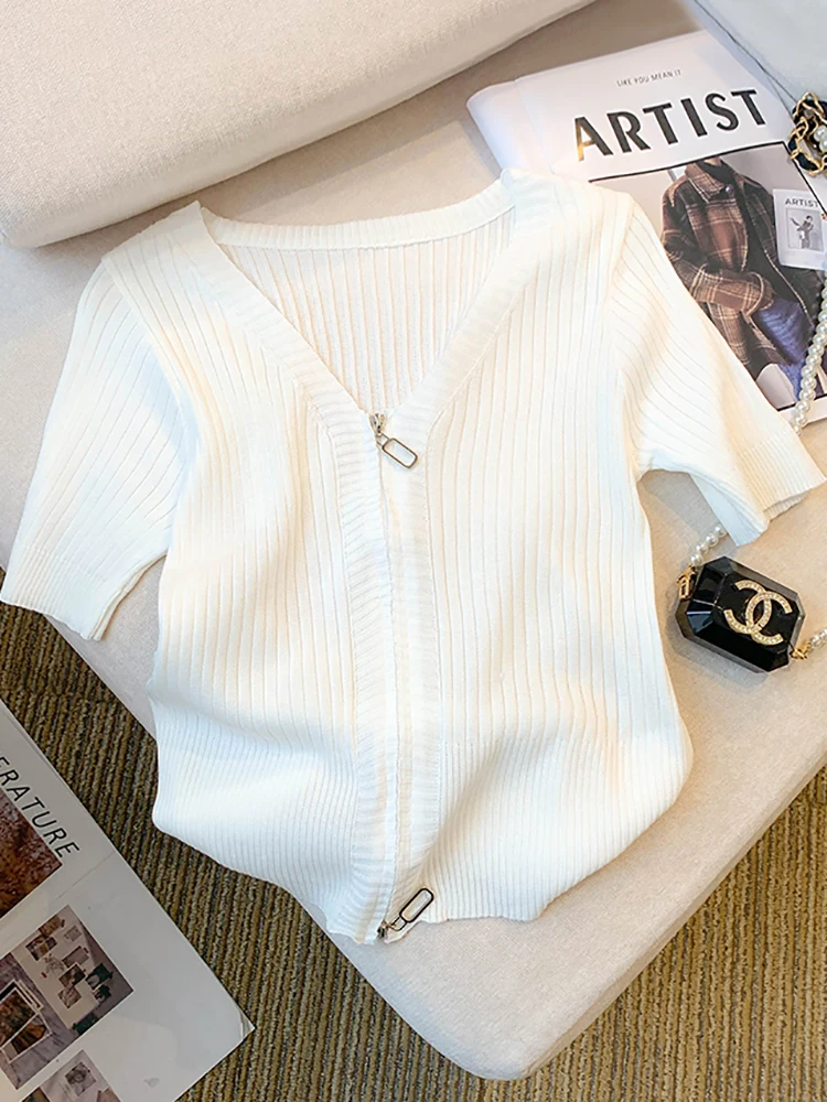 Summer Solid Color Ice Silk V-neck Women's Shirts Elegant Zipper Design Short Sleeve Blouses Korean Tops LadiesT-shirts Z643
Summer Solid Color Ice Silk V-neck Women's Shirts Elegant Zipper Design Short Sleeve Blouses Korean Tops LadiesT-shirts Z643