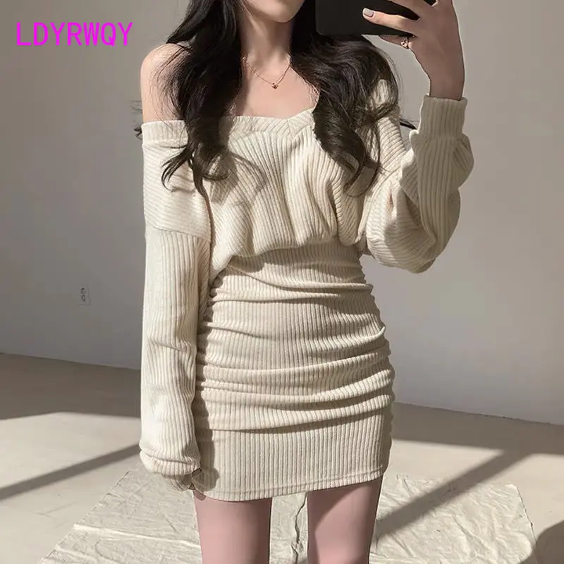 The new 2022 female-style loose-fitting ruffle dress covers the buttocks with a waist-hugging bottom
The new 2022 female-style loose-fitting ruffle dress covers the buttocks with a waist-hugging bottom