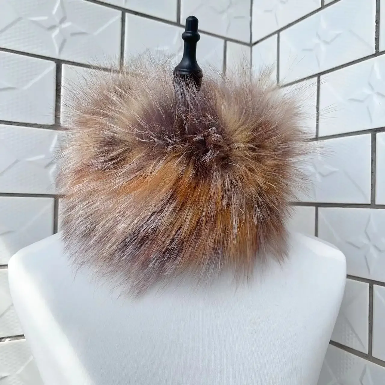 Winter Fox Fur Neck Warmer High Quality Knitted Natural Fluffy Headband Fashion Ring Scarf Brand Women Real Fox Fur Ring Scarves
Winter Fox Fur Neck Warmer High Quality Knitted Natural Fluffy Headband Fashion Ring Scarf Brand Women Real Fox Fur Ring Scarves