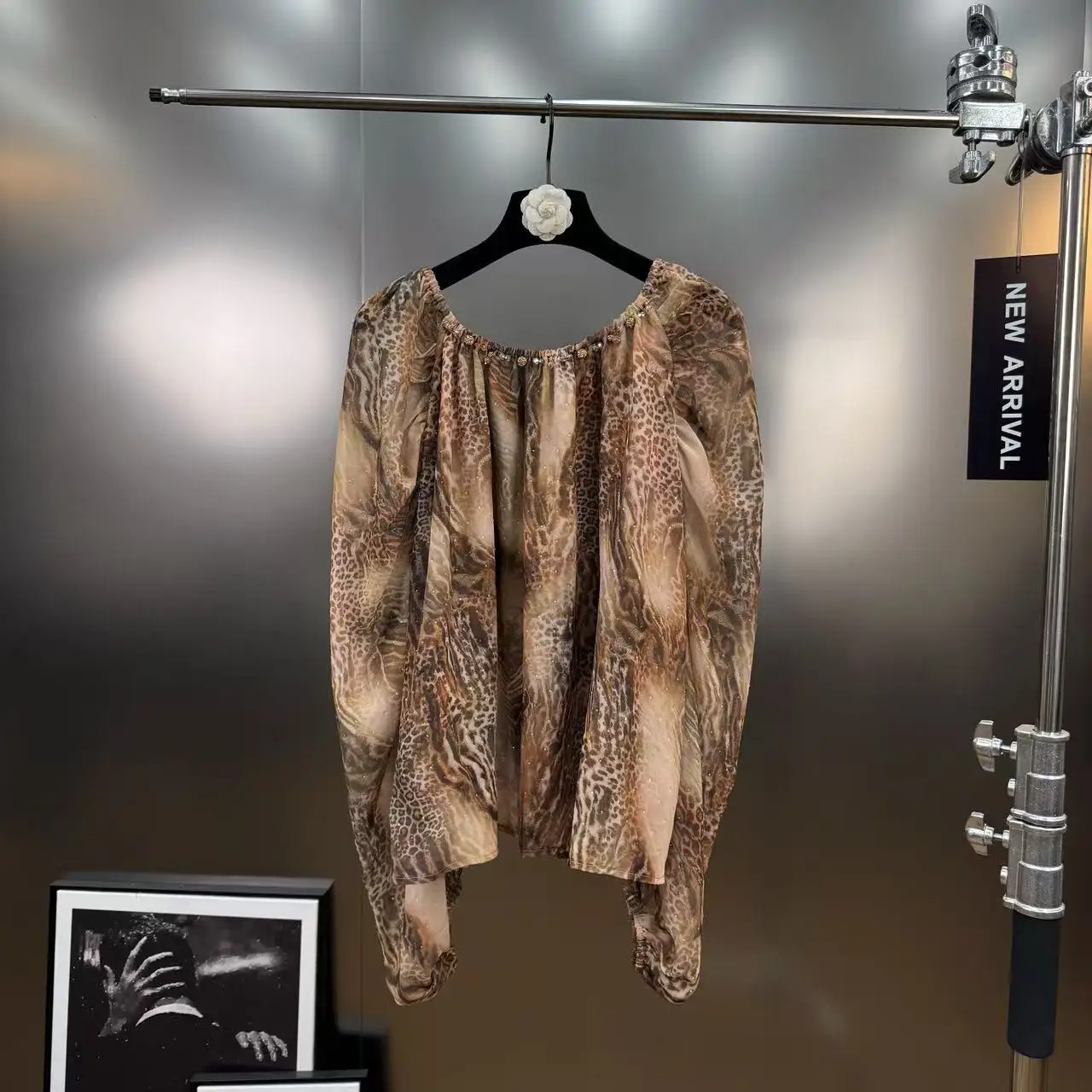 Sexy Leopard Loose Long Sleeve Tops for Women O Neck Fashion Patchwork Nightclub Bar Celebrate Female Clothing Show Wear
Sexy Leopard Loose Long Sleeve Tops for Women O Neck Fashion Patchwork Nightclub Bar Celebrate Female Clothing Show Wear
