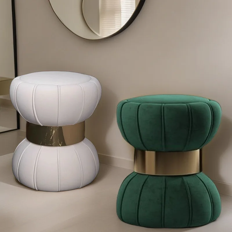 Modern minimalist design multi-functional fabric home stools and footstools, suitable for bedrooms
Modern minimalist design multi-functional fabric home stools and footstools, suitable for bedrooms