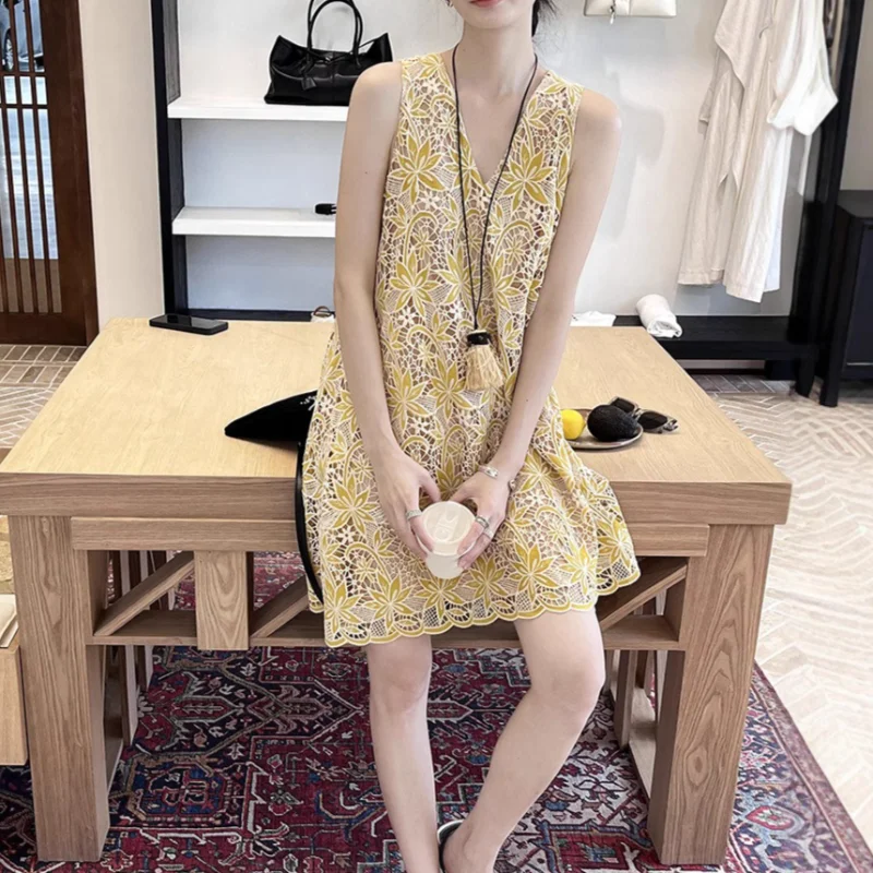 Summer Sweet Simple Sleeveless Lace Dress Women Yellow Khaki Simple Loose Versatile Daily Vacation Style V-neck Short Dress
Summer Sweet Simple Sleeveless Lace Dress Women Yellow Khaki Simple Loose Versatile Daily Vacation Style V-neck Short Dress