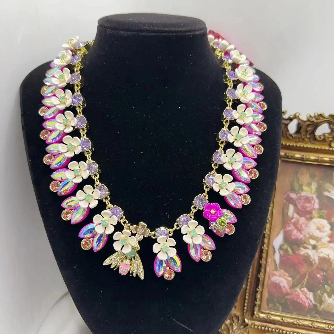 Fashion Exaggerated Atmosphere Boho Style Simple Necklace Medieval Vintage Retro Elegant Temperament Palace Necklace for Women
Fashion Exaggerated Atmosphere Boho Style Simple Necklace Medieval Vintage Retro Elegant Temperament Palace Necklace for Women