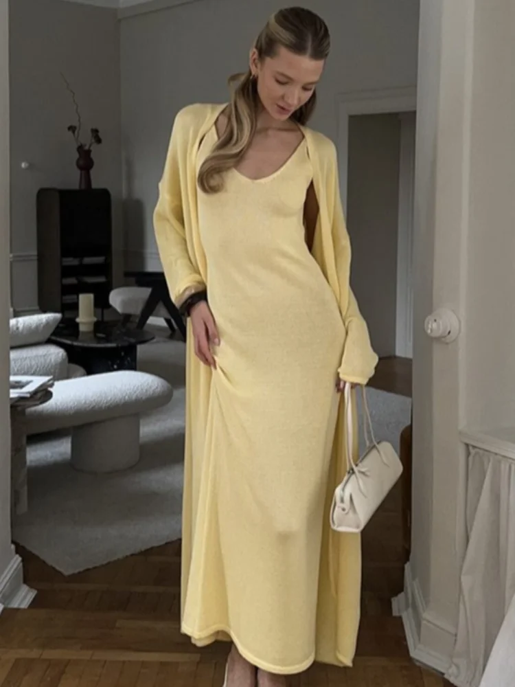 Elegant Solid Slim Fit Long Coat Suit Women Chic Sleeveless Backless V-neck High Waist Maxi Dress 2 Piece Set Lady Party Outfits
Elegant Solid Slim Fit Long Coat Suit Women Chic Sleeveless Backless V-neck High Waist Maxi Dress 2 Piece Set Lady Party Outfits