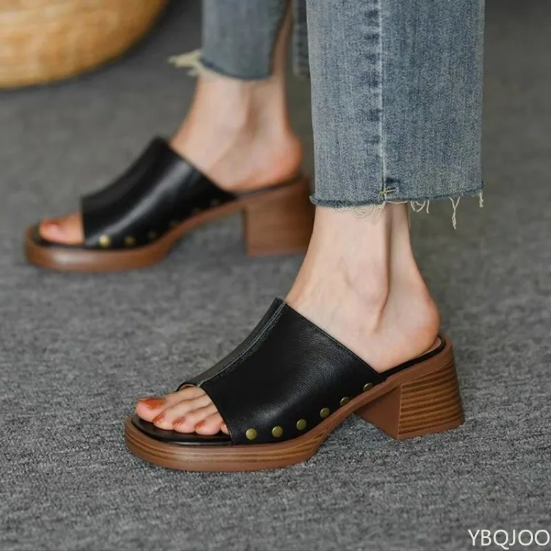 Fashion versatile one-piece women's summer new retro high-heeled square heel women's shoes casual wear women's square head shoes
Fashion versatile one-piece women's summer new retro high-heeled square heel women's shoes casual wear women's square head shoes