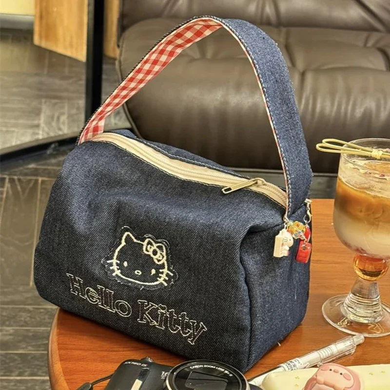 Hello Kitty 3D портативная косметичка большой емкости дорожный органайзер для туалетных принадлежностей с ручкой милый косметичка для женщин девочек подарок
Hello Kitty 3D портативная косметичка большой емкости дорожный органайзер для туалетных принадлежностей с ручкой милый косметичка для женщин девочек подарок