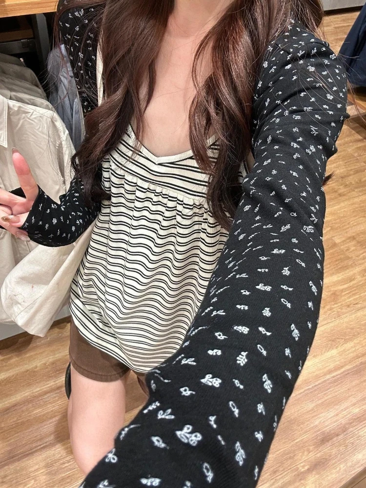 Винтажный комплект из 2 предметов с цветочным принтом: женский кардиган с длинными рукавами + полосатая верхняя одежда, модная корейская популярная одежда
Винтажный комплект из 2 предметов с цветочным принтом: женский кардиган с длинными рукавами + полосатая верхняя одежда, модная корейская популярная одежда