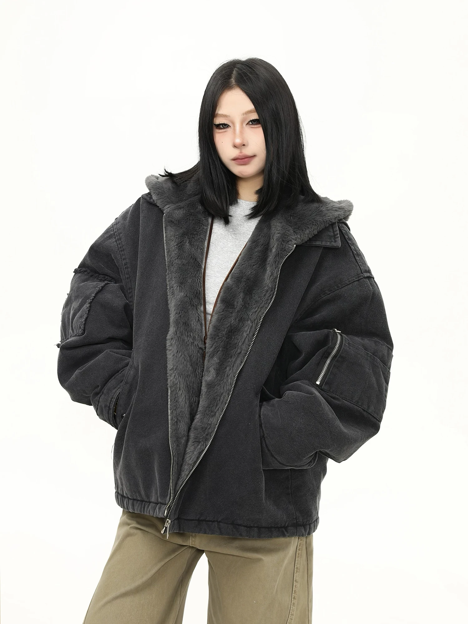 Женская зимняя утепленная хлопковая куртка Wild American с меховым капюшоном, теплая хлопковая верхняя одежда в уличном стиле
Женская зимняя утепленная хлопковая куртка Wild American с меховым капюшоном, теплая хлопковая верхняя одежда в уличном стиле