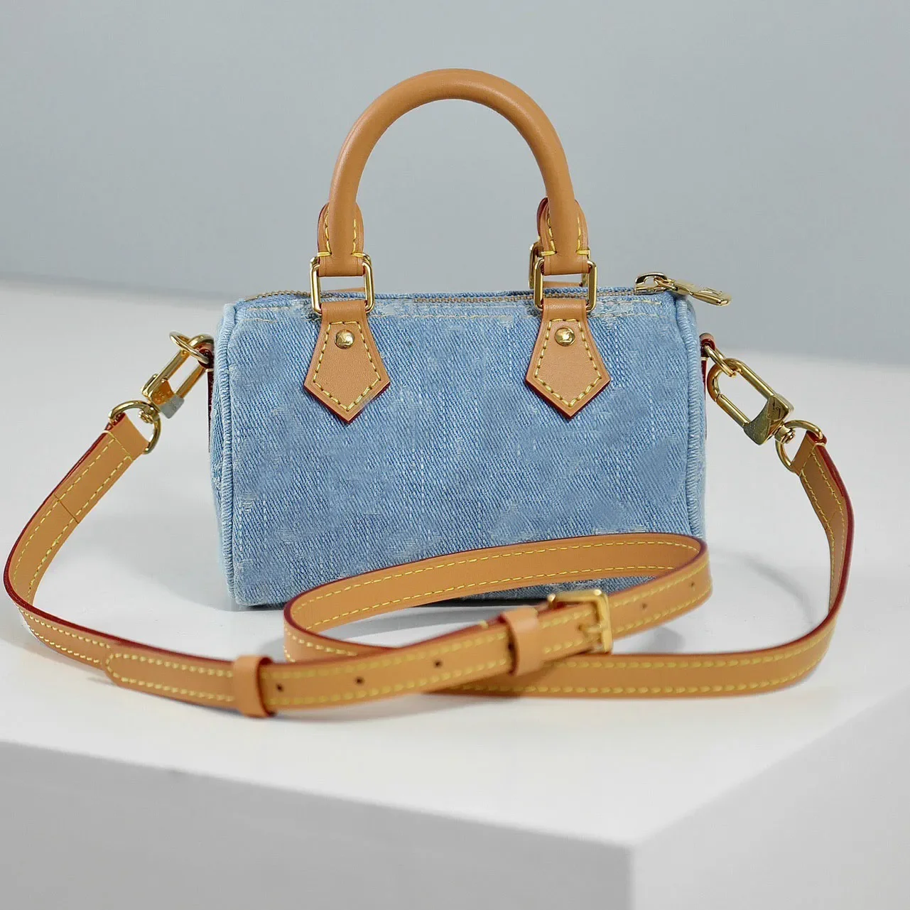 Designer bag Denim Bag Chain bag Shoulder bag Crossbody bag Underarm bag Hold bag Makeup bag purse mini bag
Designer bag Denim Bag Chain bag Shoulder bag Crossbody bag Underarm bag Hold bag Makeup bag purse mini bag