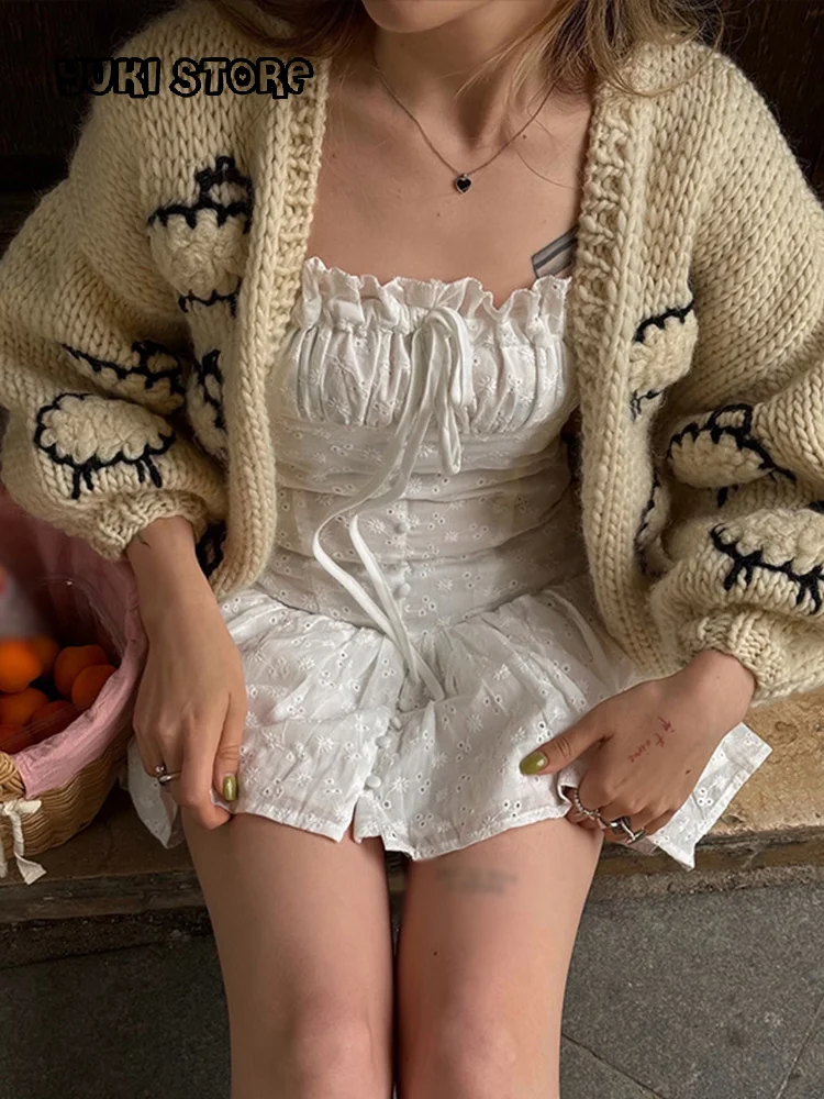 Elegant 3D Embroidery Sheep Lantern Sleeve Short Cardigan Women Knit Solid Loose Sweater 2025 Autumn Lady Commute Knitwear New 
Elegant 3D Embroidery Sheep Lantern Sleeve Short Cardigan Women Knit Solid Loose Sweater 2025 Autumn Lady Commute Knitwear New