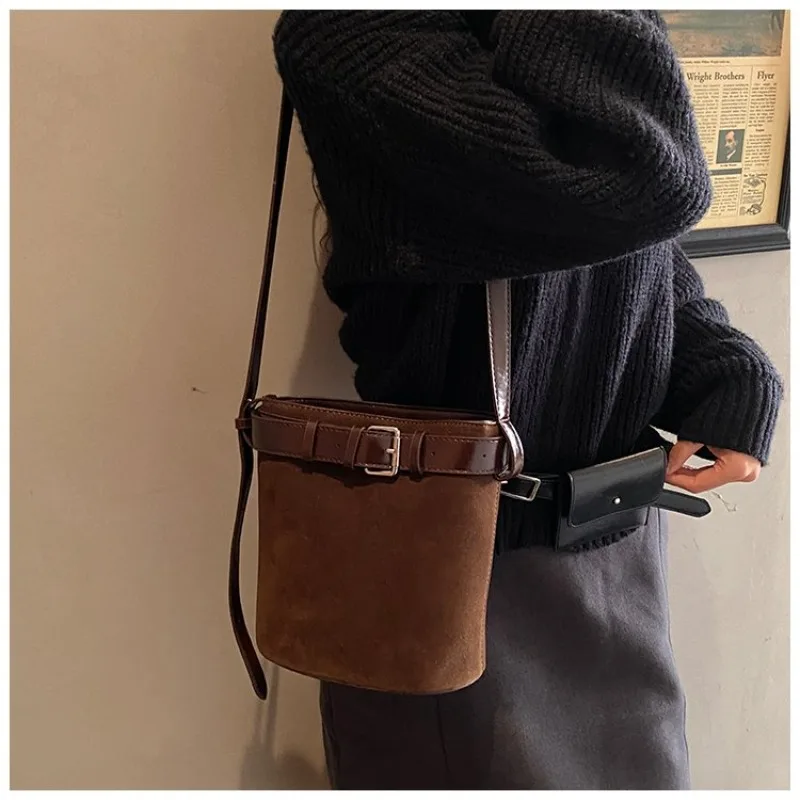 Women's Casual Style Suede & Leather Bucket Bag, Ideal for Daily Use, School Commute, Weekend Outings & Shopping Hand Bag
Women's Casual Style Suede & Leather Bucket Bag, Ideal for Daily Use, School Commute, Weekend Outings & Shopping Hand Bag