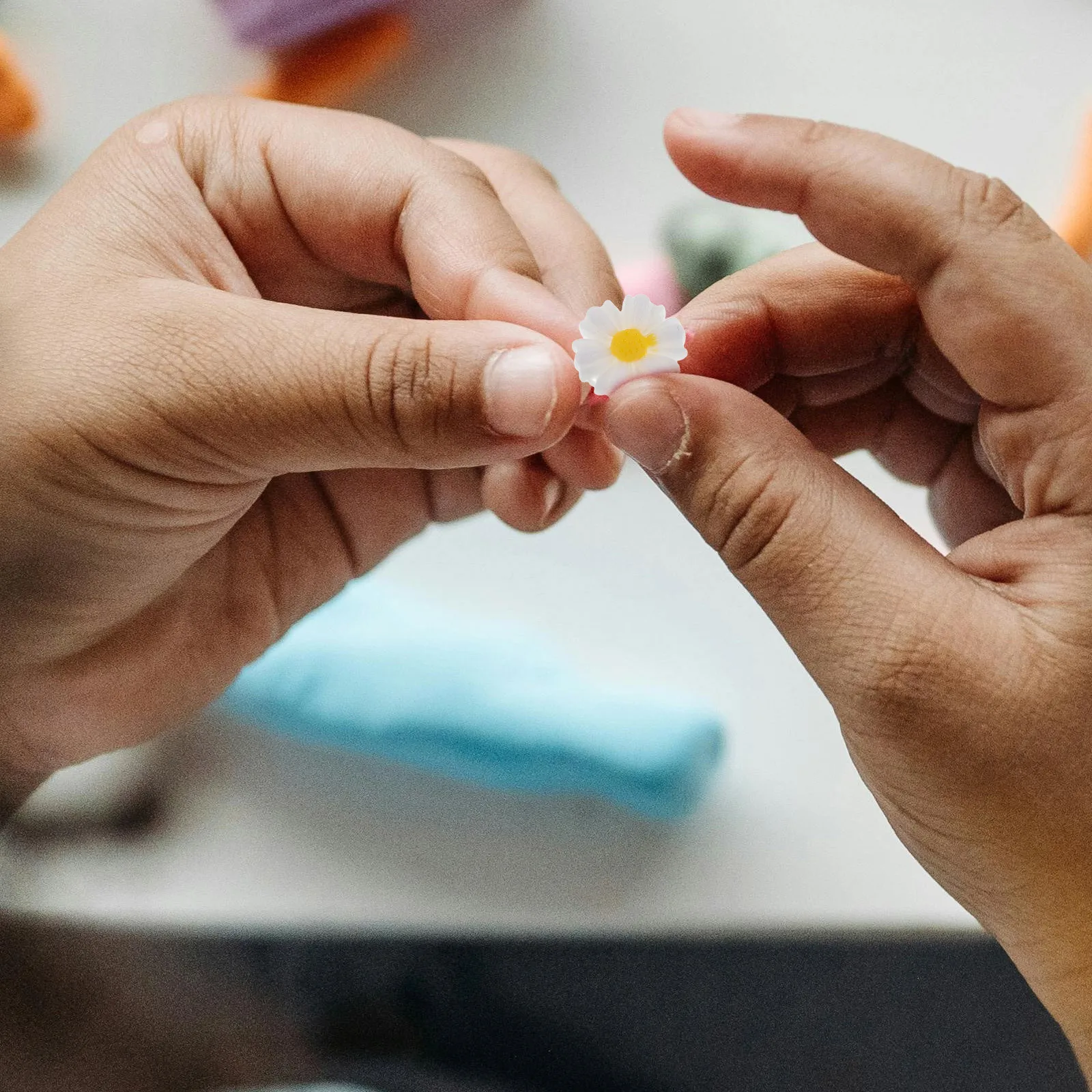 50Pcs Resin Mini Daisy Charms Small Flatback Flower Decorations DIY Craft Embellishments Phone Case Ornaments Miniature Daisy
50Pcs Resin Mini Daisy Charms Small Flatback Flower Decorations DIY Craft Embellishments Phone Case Ornaments Miniature Daisy