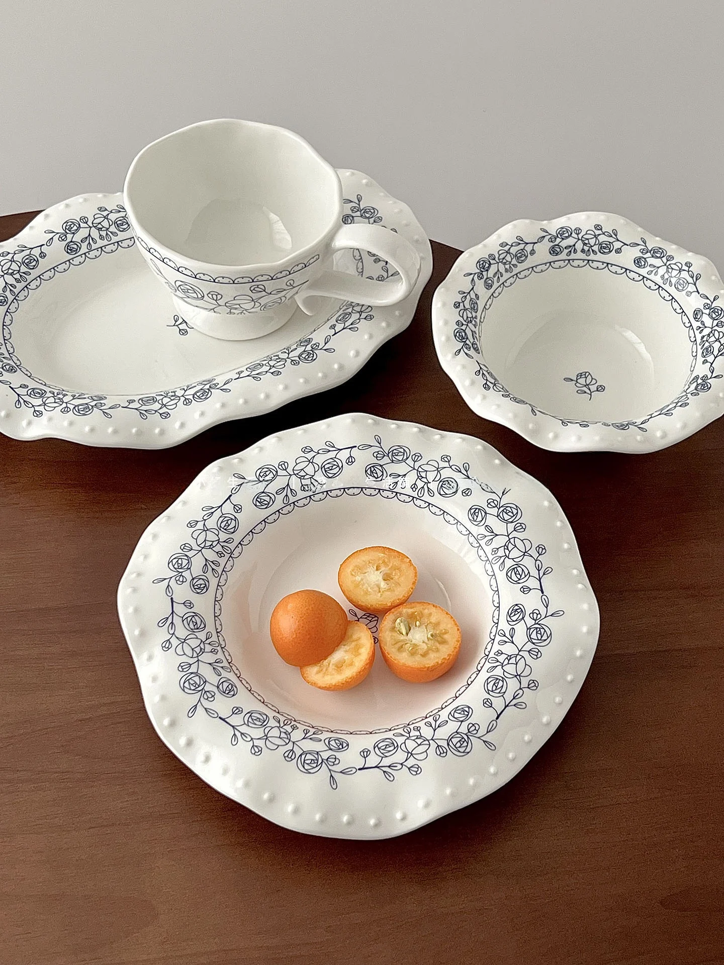 Sugar Miss Vintage Ceramic Dining Set High Aesthetic Value Bowl Plate Yogurt Bowl Beautiful Dinner Plate French Style De...
Sugar Miss Vintage Ceramic Dining Set High Aesthetic Value Bowl Plate Yogurt Bowl Beautiful Dinner Plate French Style De...