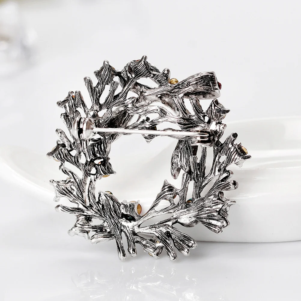 2Pcs Vintage Brooch Premium Alloy Cartoon Pattern Exquisite Wreath Design Fashion Accessory Golden Christmas Rhinestone
2Pcs Vintage Brooch Premium Alloy Cartoon Pattern Exquisite Wreath Design Fashion Accessory Golden Christmas Rhinestone