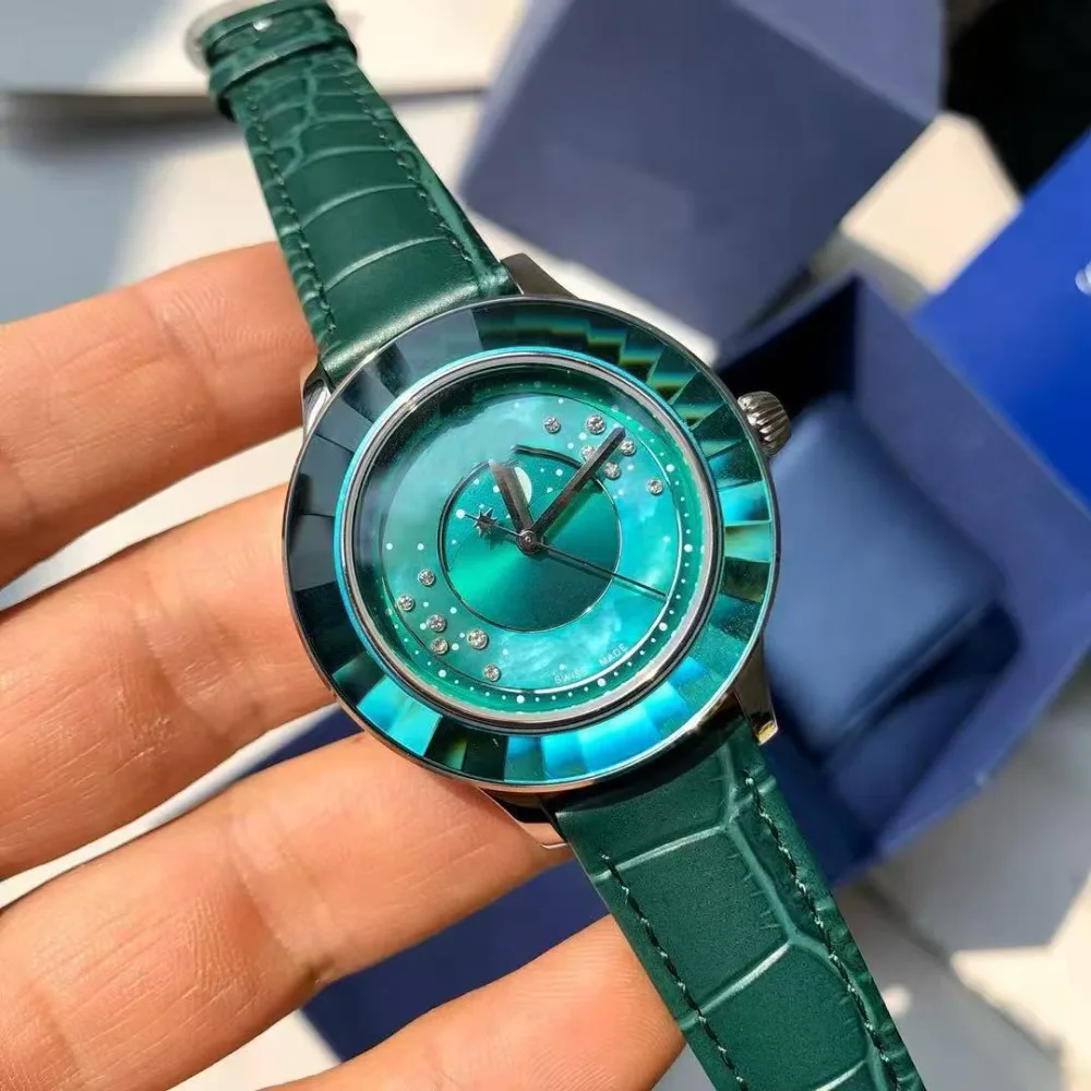 Women Luxury Green Mother Of Pearl Dial Wristwatch Crystal Index Markers Faceted Bezel Green Crocodile Leather Strap Elegant Ladies Quartz Dress Watch Jewelry
Women Luxury Green Mother Of Pearl Dial Wristwatch Crystal Index Markers Faceted Bezel Green Crocodile Leather Strap Elegant Ladies Quartz Dress Watch Jewelry