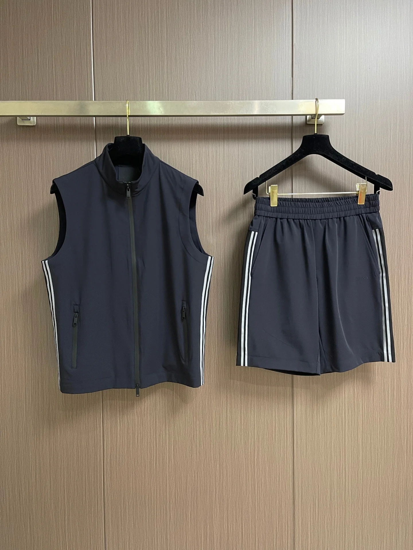 Italian Style Men's Summer Casual Suit Vest And Shorts Letter Screen Printing Collarless Jacket Standard Fit Youth Zipper Clo...
Italian Style Men's Summer Casual Suit Vest And Shorts Letter Screen Printing Collarless Jacket Standard Fit Youth Zipper Clo...