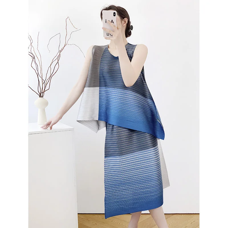 Miyake Pleated Women's Casual Skirt Suit 2026 New Sleeveless Splicing Color Striped Loose Top High Waist Skirt Two-piece Set
Miyake Pleated Women's Casual Skirt Suit 2026 New Sleeveless Splicing Color Striped Loose Top High Waist Skirt Two-piece Set