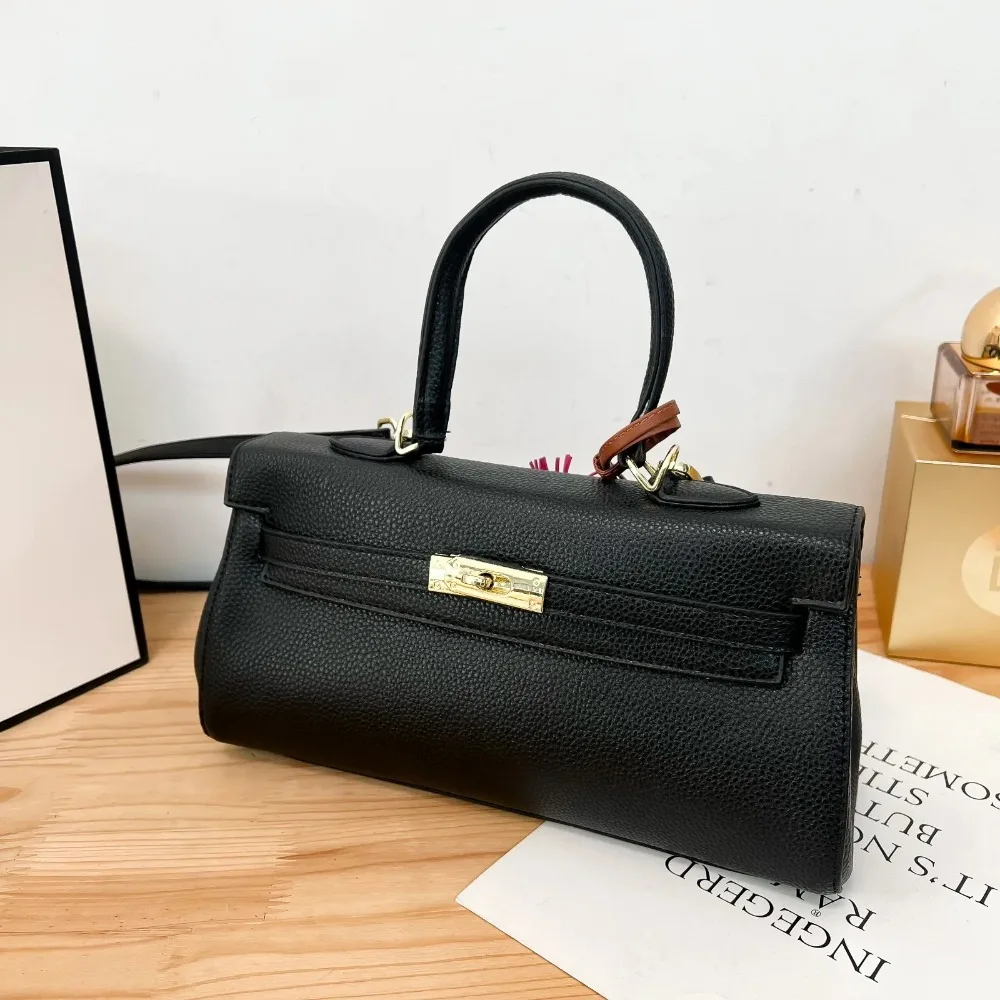 Best Superstar Show Elegant Vintage Messenger Bag For Women With Trendy Design Letter Logo And Premium Leather Finish
Best Superstar Show Elegant Vintage Messenger Bag For Women With Trendy Design Letter Logo And Premium Leather Finish